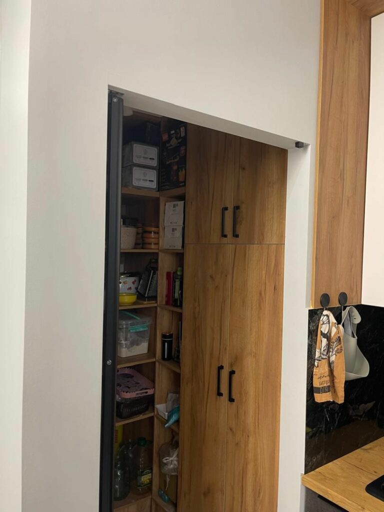 Продаю 3 комнатную кв, мкр. Аламедин 1, площадь 102 м2, этаж 8/10, ВСЯ ТЕХНИКА И МЕБЕЛЬ В ПОДАРОК! Цена: 175000$