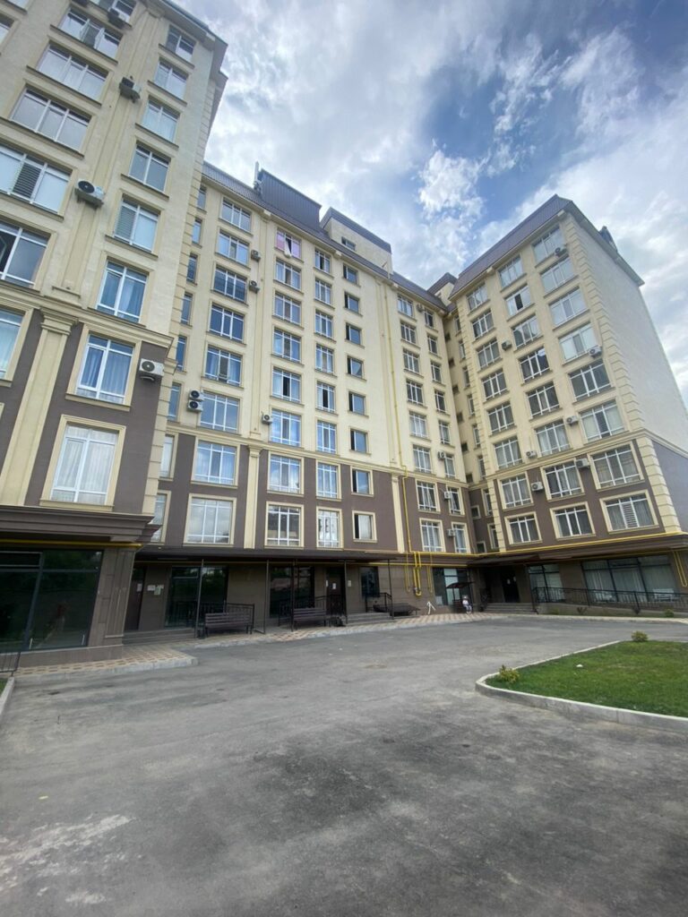 Продаю 3 комнатную кв, мкр. Аламедин 1, площадь 102 м2, этаж 8/10, ВСЯ ТЕХНИКА И МЕБЕЛЬ В ПОДАРОК! Цена: 175000$