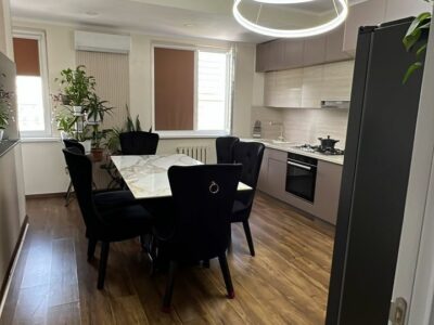 Продаю 4х комнатную квартиру, мкр. Аламедин1, этаж 8+9/10, площадь 150м2, квартира 2х уровневая. СВЕЖИЙ РЕМОНТ. Цена: 210000$