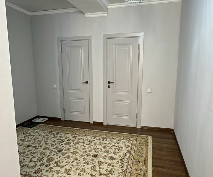 Продаю 4 комн. кварт. в мкр. Аламедин1, 2х уровневую. Площадь 150м2. Этажи 8+9/10. СВЕЖИЙ РЕМОНТ. ТЕХПАСПОРТ ЕСТЬ! Цена: 210000$