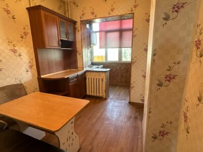 Продаю 3 комн. кварт. мкр. Аламедин 1, этаж 8/9, не угловая, серия 106, без ремонта, цена: 82000$
