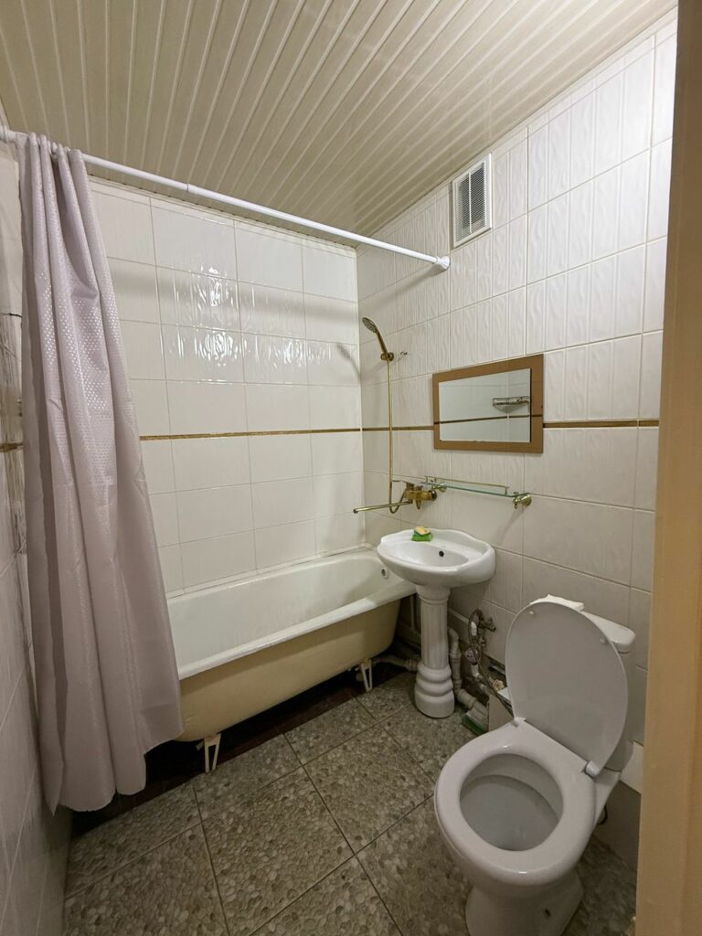 Продаю 1 комн. кварт. мкр. Аламедин 1, этаж 3/9, не угловая, 38м2, цена: 56000$