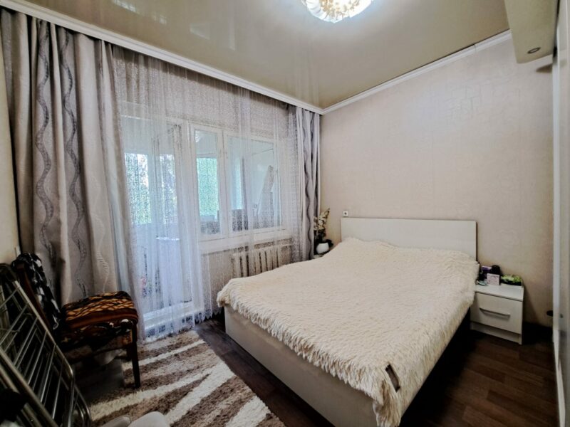 Продаю 4 комнатную квартиру в мкр. Аламедин 1, этаж 2/5, не угловая, площадь 82м2, серия 105, в отличном состоянии, цена: 120000$