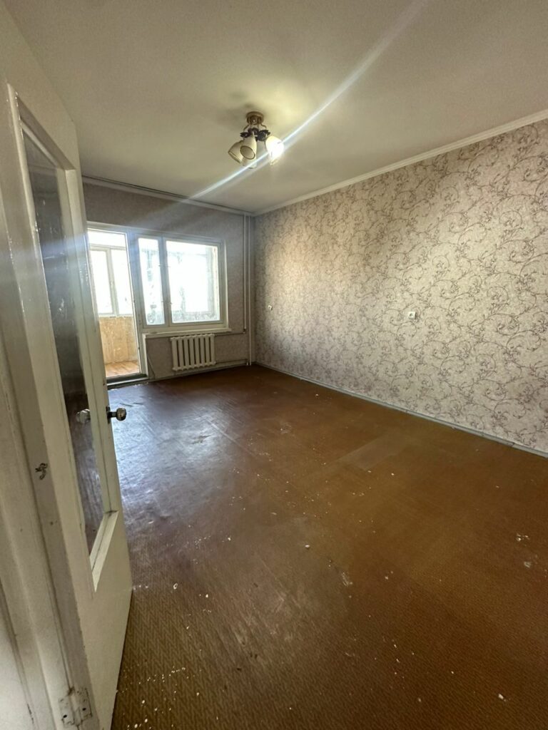 Продаю 3 комн. кварт. мкр. Аламедин 1, этаж 8/9, не угловая, серия 106, без ремонта, цена: 82000$