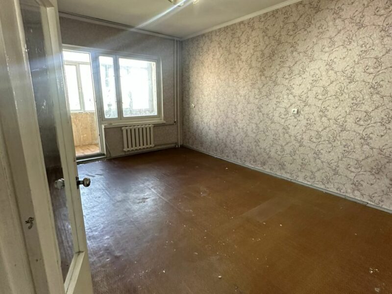 Продаю 3 комн. кварт. мкр. Аламедин 1, этаж 8/9, не угловая, серия 106, без ремонта, цена: 82000$