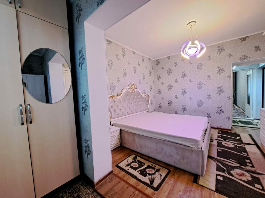 Продаю 2 комн. квартиру мкр. Аламедин 1, этаж 1/5, не угловая, 53м2, в отличном состоянии! Цена: 77500$