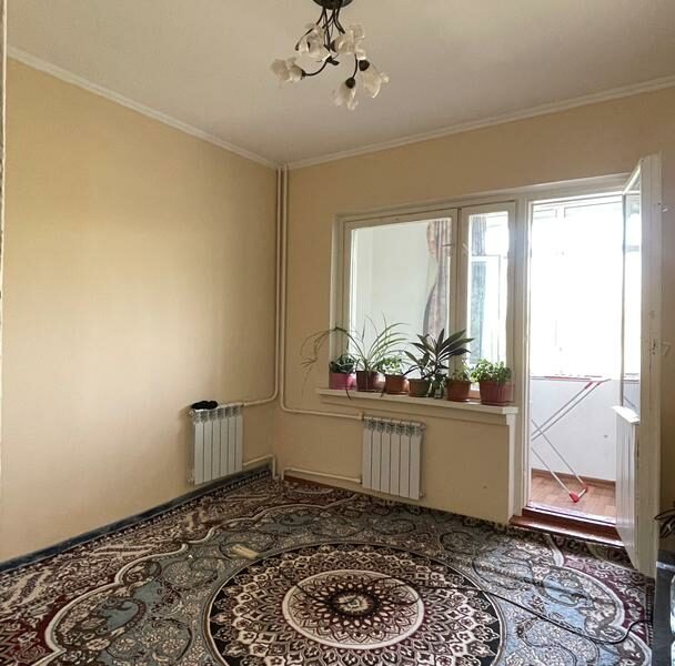 Продаю 3 комн. кварт. мкр. Аламедин 1, этаж 4/5, серия 105, в хорошем состоянии, цен: 82000$
