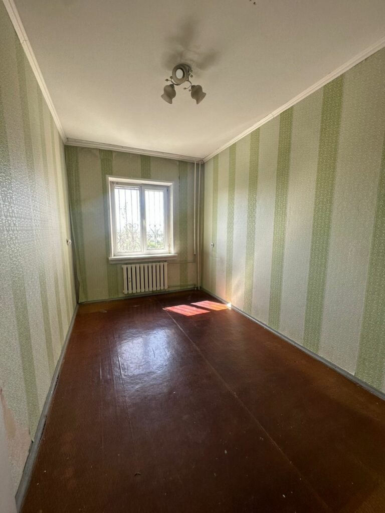 Продаю 3 комн. кварт. мкр. Аламедин 1, этаж 8/9, не угловая, серия 106, без ремонта, цена: 82000$