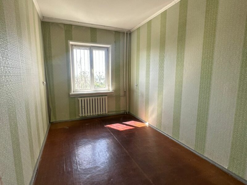 Продаю 3 комн. кварт. мкр. Аламедин 1, этаж 8/9, не угловая, серия 106, без ремонта, цена: 82000$