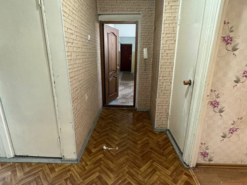 Продаю 3 комн. кварт. мкр. Аламедин 1, этаж 8/9, не угловая, серия 106, без ремонта, цена: 82000$