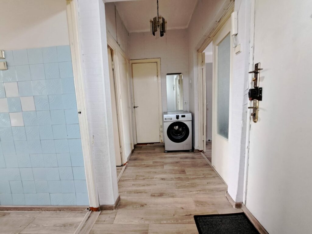 Продаю 2 комн. квартиру мкр. Аламедин1, этаж 5/5, не угловая, серия 105, в хорошем состоянии, цена: 67000$