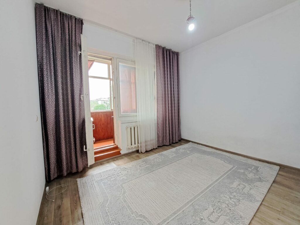 Продаю 2 комн. квартиру мкр. Аламедин1, этаж 5/5, не угловая, серия 105, в хорошем состоянии, цена: 67000$