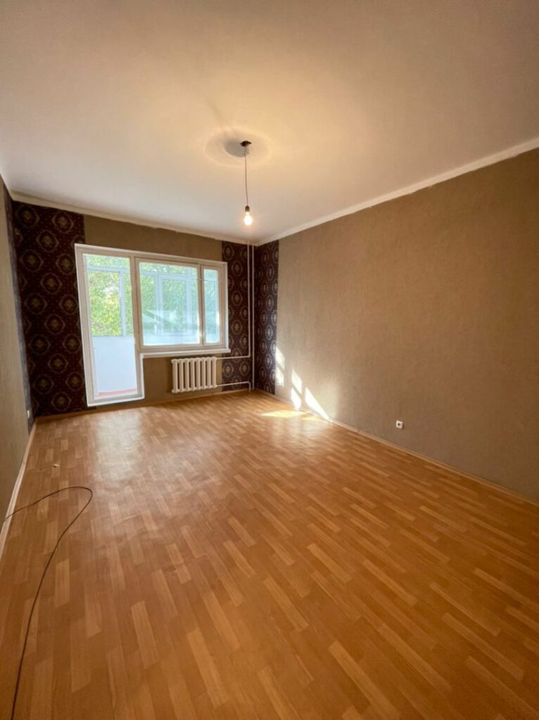 Продаю 1 комн. кварт. мкр. Учкун, Чуй/Ауэзова, этаж 5/5, техпаспорт есть, 51м2, цена: 52000$