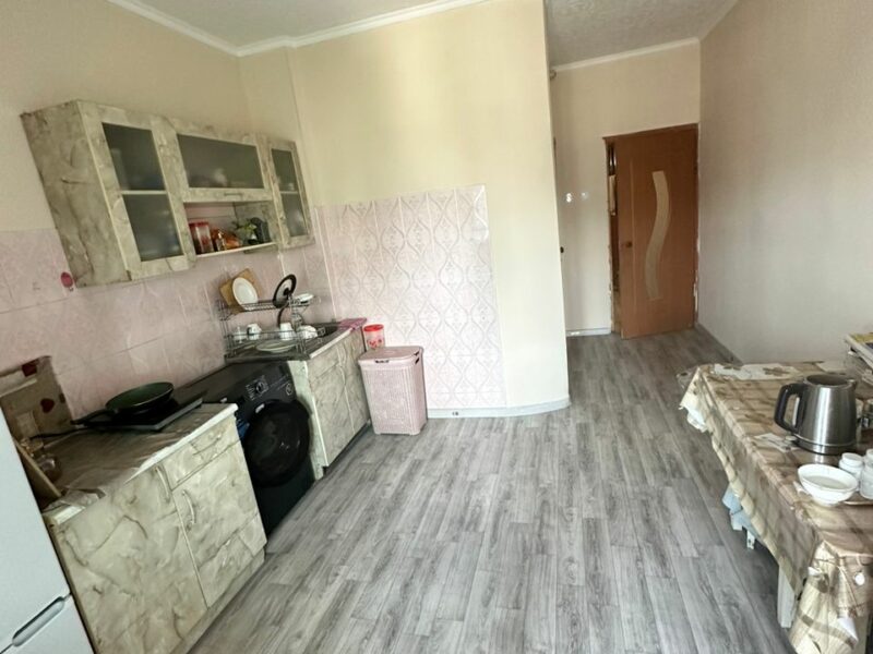 Продаю 1 комн. кварт. мкр. Учкун, Чуй/Ауэзова, этаж 5/5, техпаспорт есть, 51м2, цена: 52000$