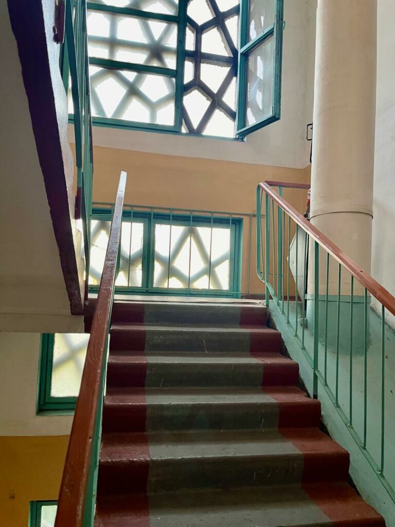 Продаю 3 комнатную квартиру, мкр. Аламедин 1, этаж 8/9, не угловая, в хорошем состоянии, серия 106, цена: 89000$