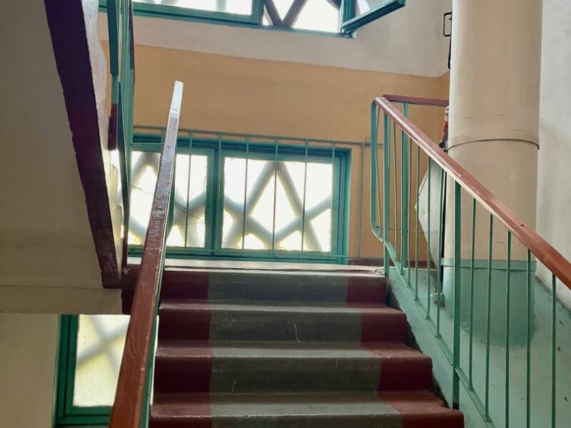 Продаю 3 комнатную квартиру, мкр. Аламедин 1, этаж 8/9, не угловая, в хорошем состоянии, серия 106, цена: 90000$