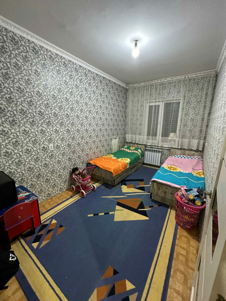 Продаю 3 комнатную квартиру, мкр. Аламедин 1, этаж 8/9, не угловая, в хорошем состоянии, серия 106, цена: 89000$