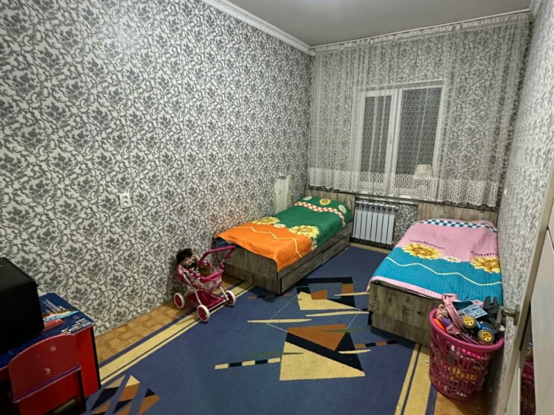 Продаю 3 комнатную квартиру, мкр. Аламедин 1, этаж 8/9, не угловая, в хорошем состоянии, серия 106, цена: 90000$