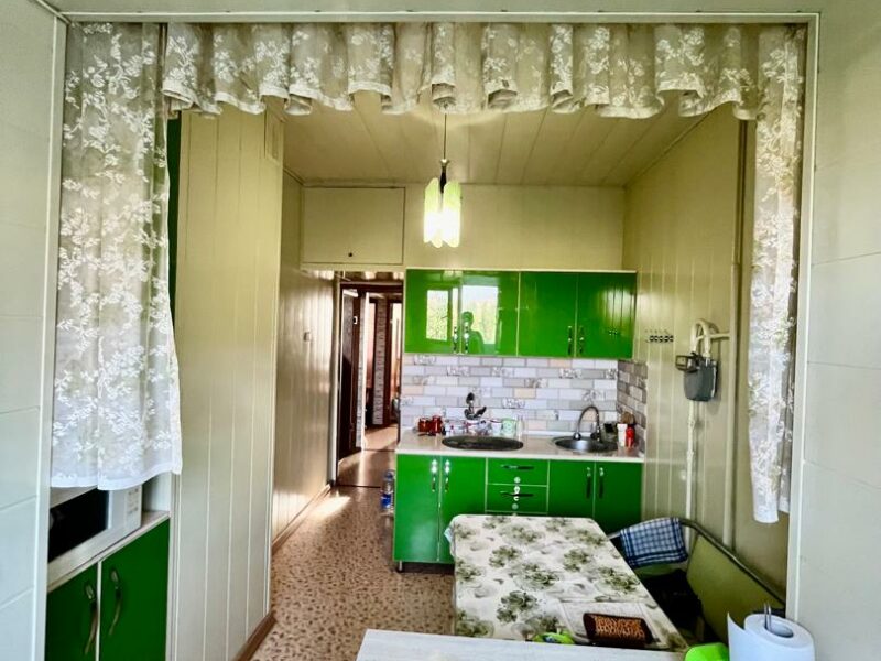 Продаю 3 комнатную квартиру, мкр. Аламедин 1, этаж 8/9, не угловая, в хорошем состоянии, серия 106, цена: 90000$