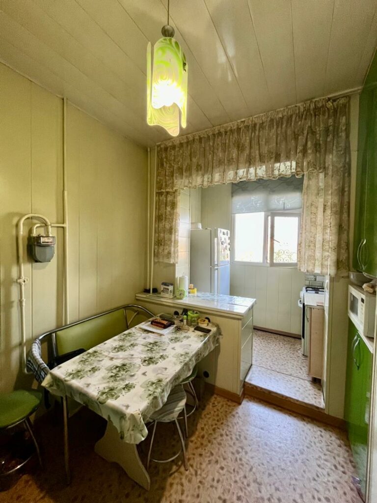 Продаю 3 комнатную квартиру, мкр. Аламедин 1, этаж 8/9, не угловая, в хорошем состоянии, серия 106, цена: 89000$