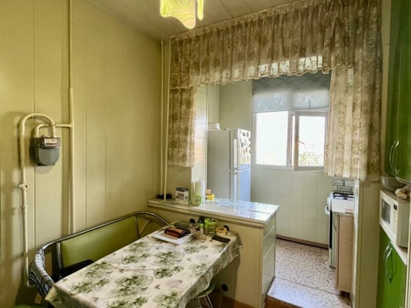 Продаю 3 комнатную квартиру, мкр. Аламедин 1, этаж 8/9, не угловая, в хорошем состоянии, серия 106, цена: 90000$