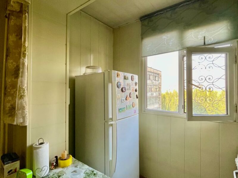 Продаю 3 комнатную квартиру, мкр. Аламедин 1, этаж 8/9, не угловая, в хорошем состоянии, серия 106, цена: 90000$