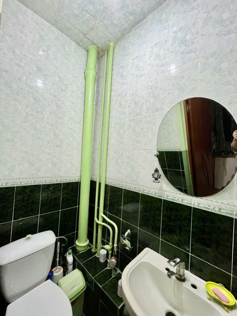Продаю 3 комнатную квартиру, мкр. Аламедин 1, этаж 8/9, не угловая, в хорошем состоянии, серия 106, цена: 89000$