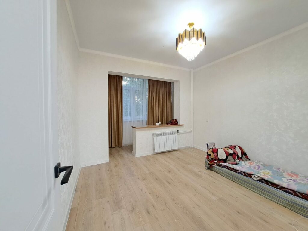 Продаю 2 комн. квартиру в мкр. Аламедин 1, этаж 1/5, не угловая, 53м2, серия 105, СВЕЖИЙ РЕМОНТ! Цена: 80000$