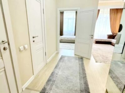 Продаю 3 комн. квартиру-студию, мкр. Аламедин 1, этаж 1/5, не угловая, 80м2, СВЕЖИЙ РЕМОНТ! ТЕХПАСПОРТ ЕСТЬ! Вся мебель остаётся. Цена: 124000$