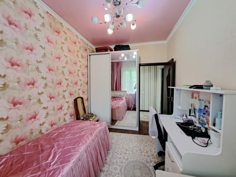 Продаю4 комн. квартиру в мкр. Аламедин 1, этаж 2/5, не угловая, 80м2, в отличном состоянии, цена: 114000$