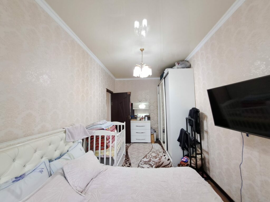 Продаю4 комн. квартиру в мкр. Аламедин 1, этаж 2/5, не угловая, 80м2, в отличном состоянии, цена: 114000$