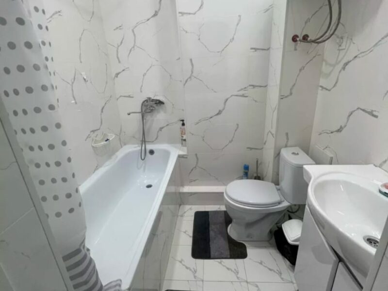 Продаю 3 комн. квартиру-студию, мкр. Аламедин 1, этаж 1/5, не угловая, 80м2, СВЕЖИЙ РЕМОНТ! ТЕХПАСПОРТ ЕСТЬ! Вся мебель остаётся. Цена: 124000$