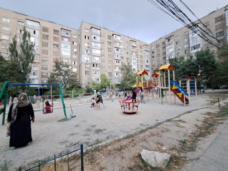 Продаю 1 комн. квартиру, мкр. Аламедин 1, этаж 7/9, не угловая, серия 106, с ремонтом, 44м2, укомплектована, цена: 61000$