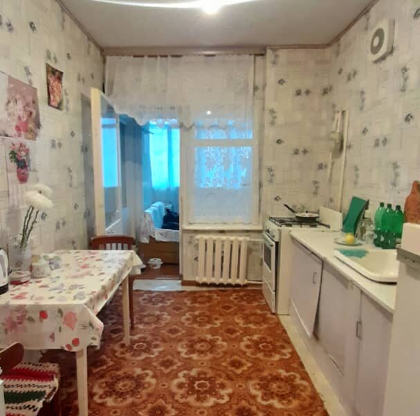 Продаю 3 комн. квартиру, мкр.Аламедин 1/городок энергетиков, этаж 4/5, не угловая, 60м2,старый ремонт, цена: 76000$