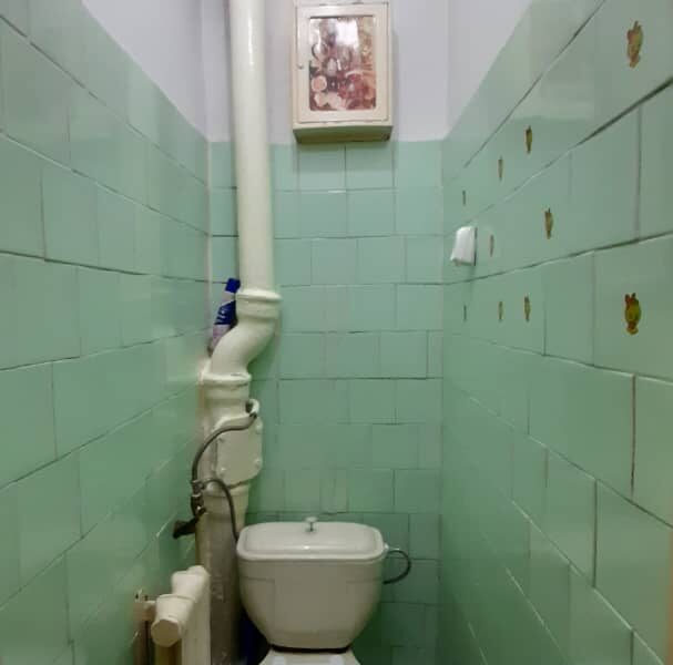 Продаю 3 комн. квартиру, мкр.Аламедин 1/городок энергетиков, этаж 4/5, не угловая, 60м2,старый ремонт, цена: 76000$