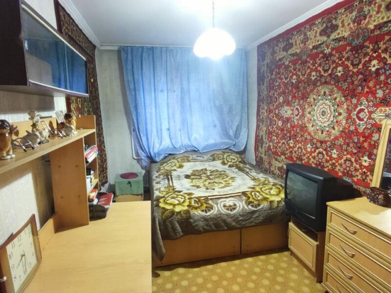 Продаю 3 комн. квартиру, мкр.Аламедин 1/городок энергетиков, этаж 4/5, не угловая, 60м2,старый ремонт, цена: 76000$