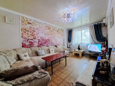 Продаю 2 комн. квартиру, мкр. Аламедин 1/городок энерг., этаж 3/4, не угловая, 55м2, Мебель и гараж в подарок! Цена: 80000$