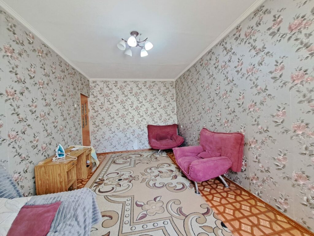 Продаю 2 комн. квартиру, ТЦ ТААТАН, этаж 1/5, не угловая, 55м2, состояние среднее, цена: 74000$