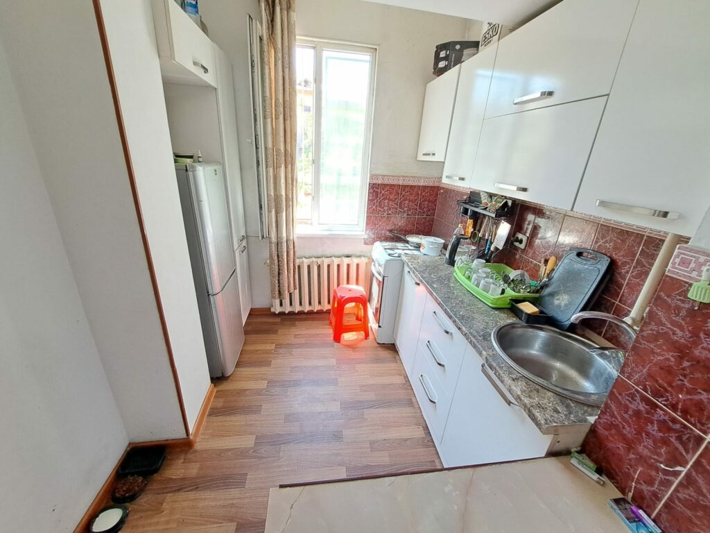 Продаю 2 комн. квартиру, ТЦ ТААТАН, этаж 1/5, не угловая, 55м2, состояние среднее, цена: 74000$