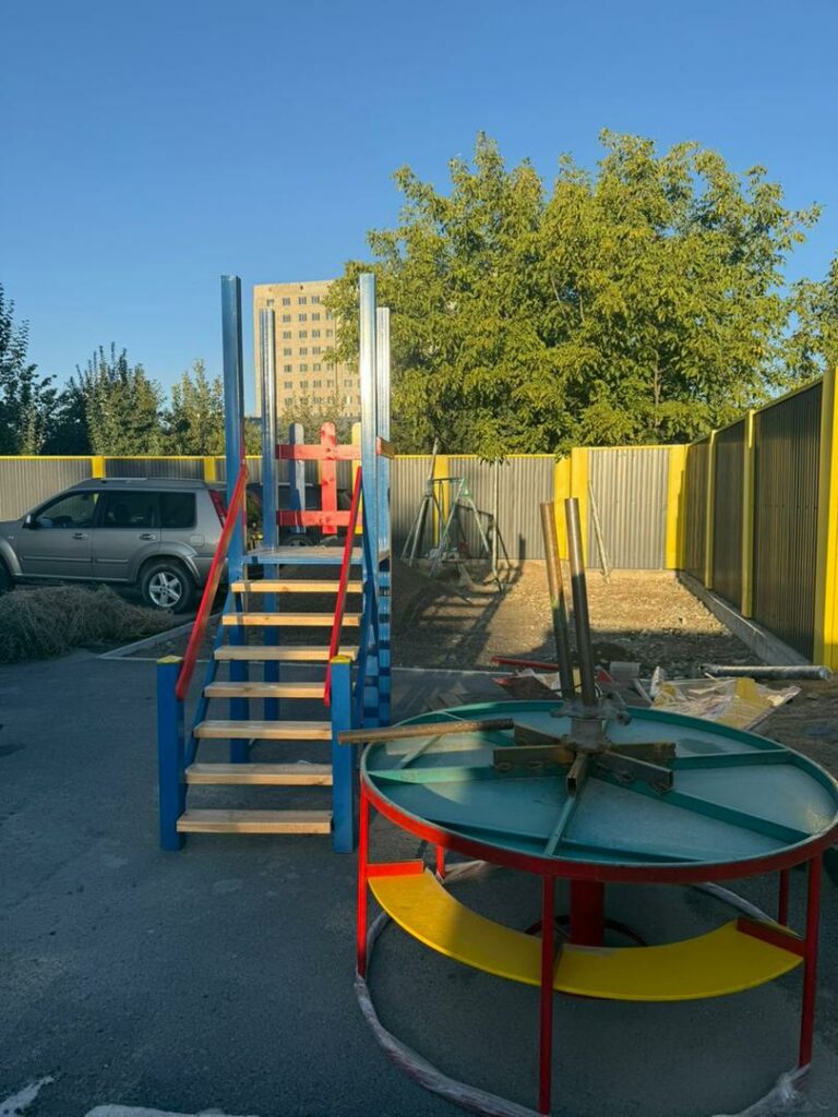 Продаю 3 комнатную элитную квартиру, мкр. Аламедин 1, этаж 2/6, не угловая, 75м2, свежий ремонт, Красная книга, ДДУ, цена: 130000$