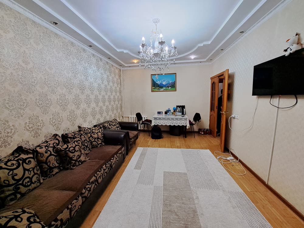 Продаю 3 комнатную квартиру, мкр. Аламедин 1, этаж 4/5, угловая, 69м2, с ремонтом, цена; 89000$