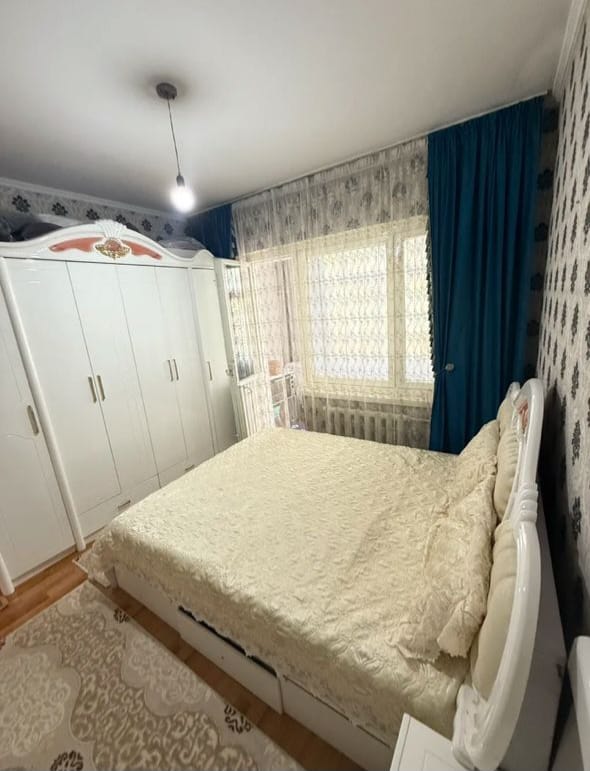 Продаю 3 комнатную квартиру, мкр.Аламедин 1, этаж 3/5, не угловая, 69м2, с ремонтом, с мебелью, цена: 93000$