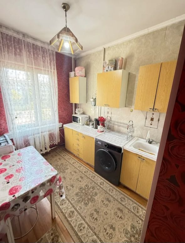 Продаю 3 комнатную квартиру, мкр.Аламедин 1, этаж 3/5, не угловая, 69м2, с ремонтом, с мебелью, цена: 93000$