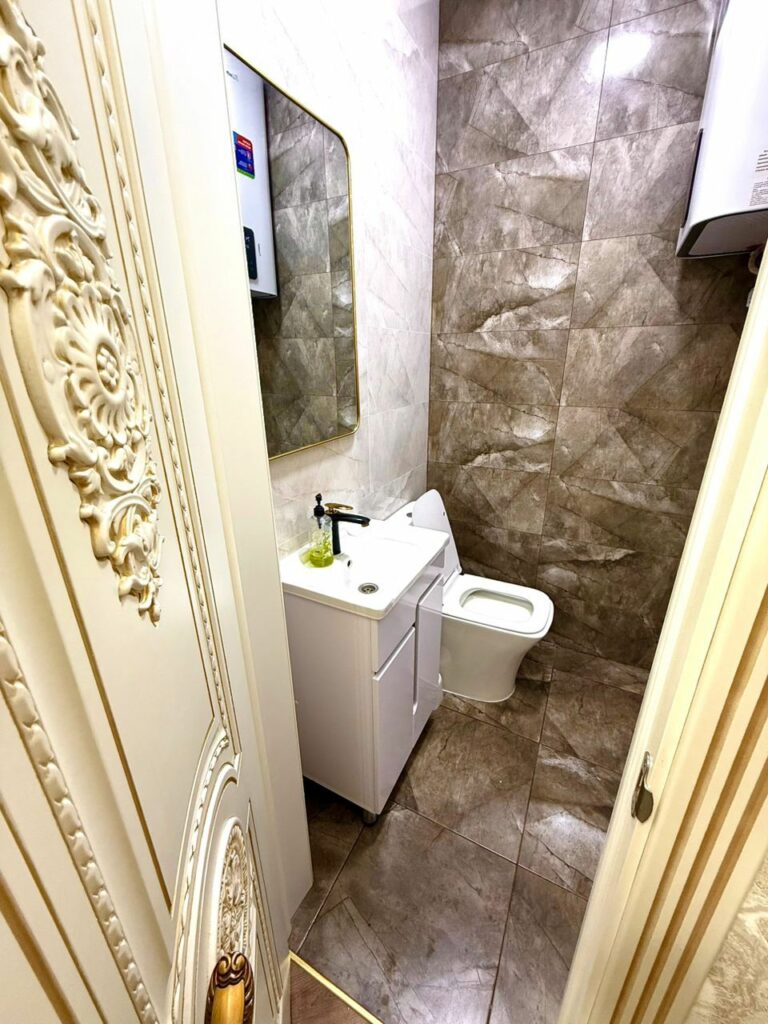Продаю 3 комнатную элитную квартиру, мкр. Аламедин 1, этаж 2/6, не угловая, 75м2, свежий ремонт, Красная книга, ДДУ, цена: 130000$