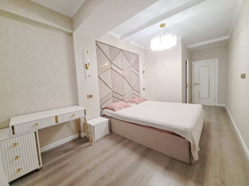 Продаю 4 комн. квартиру, мкр. Аламедин 1, этаж 7/10, не угловая, 102м2, с мебелью,Цена: 168000$