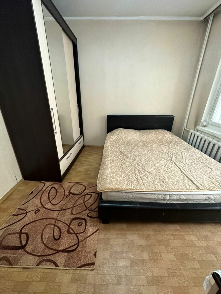 Продаю 2 комн. квартиру мкр. Аламедин 1, этаж 1/5, не угловая, 53м2, цена: 76000$