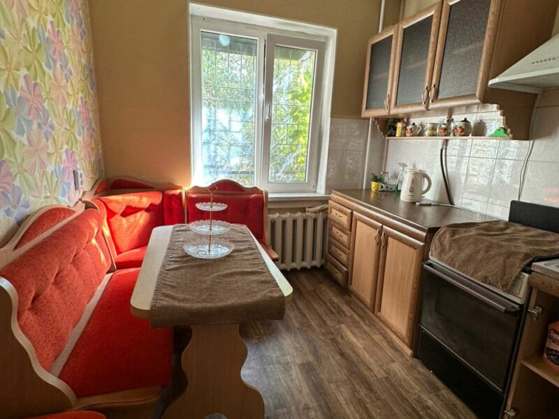 Продаю 2 комн. квартиру мкр. Аламедин 1, этаж 1/5, не угловая, 53м2, цена: 76000$