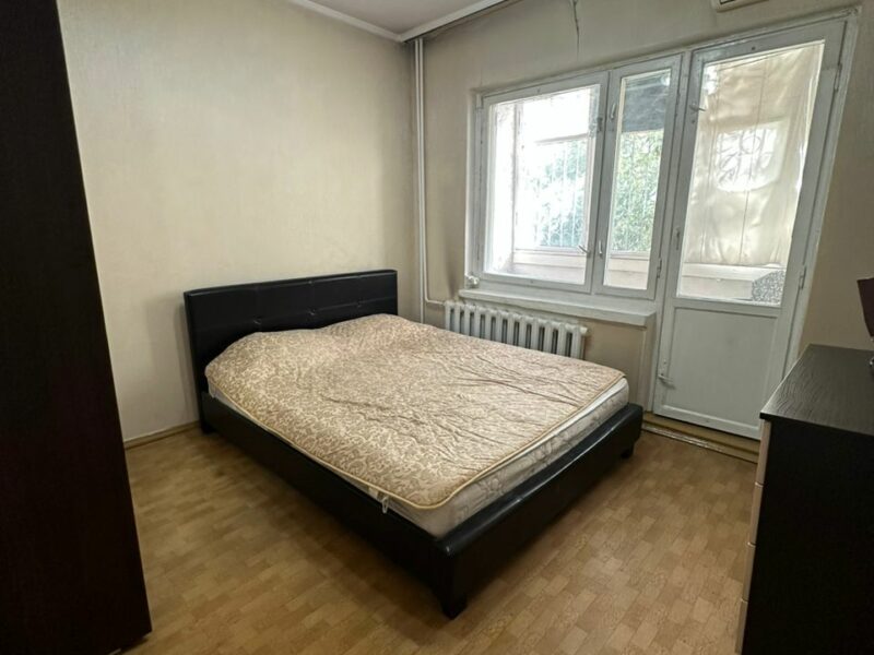 Продаю 2 комн. квартиру мкр. Аламедин 1, этаж 1/5, не угловая, 53м2, цена: 76000$