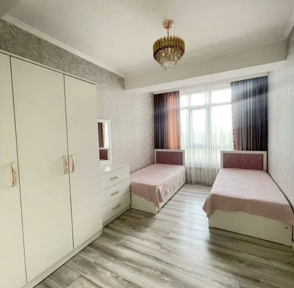 Продаю 4 комнатную кварт, мкр. Аламедин1,этаж 10/10, не угловая, СВЕЖИЙ РЕМОНТ, площадь 120м2, вся мебель остаётся, цена: 172000$