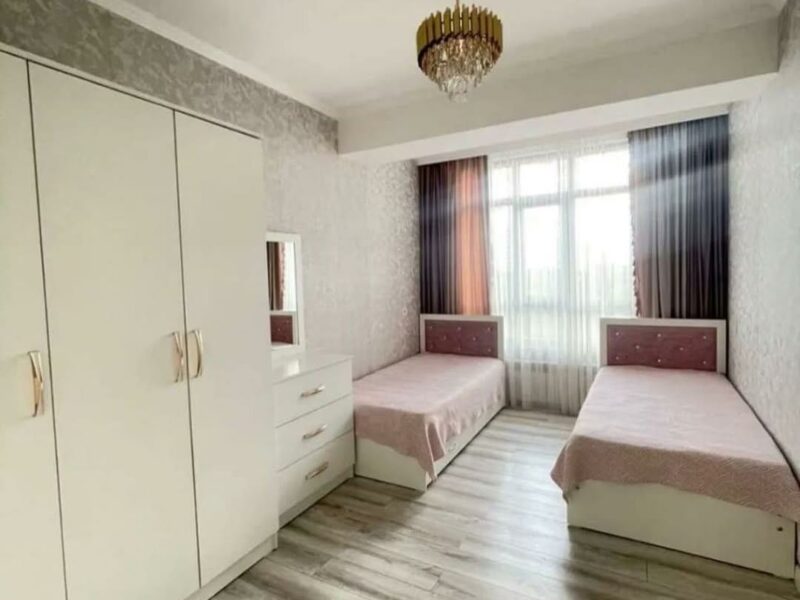 Продаю 4 комнатную кварт, мкр. Аламедин1,этаж 10/10, не угловая, СВЕЖИЙ РЕМОНТ, площадь 120м2, вся мебель остаётся, цена: 172000$
